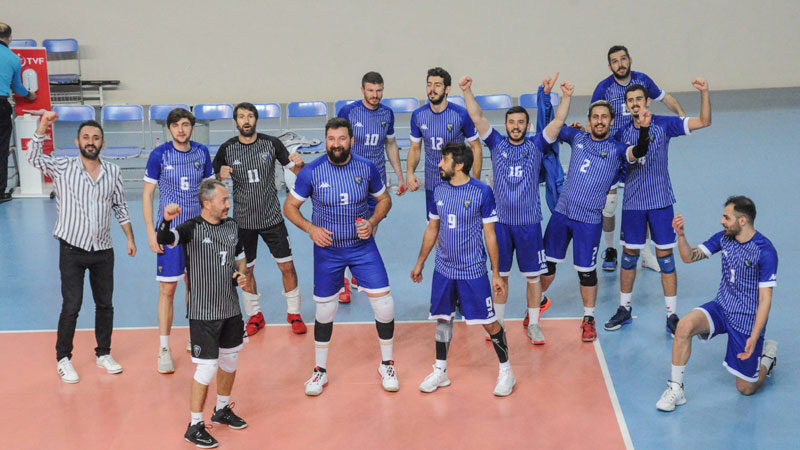 Karacabey Belediyespor Erkek Voleybol Takımı yaptığı transferlerle, ikinci yarıda liderliği