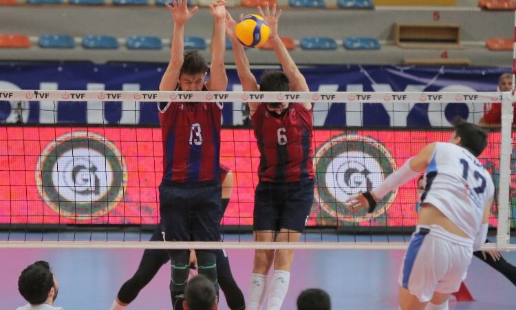 Alpaslan Endüstri Erkekler Voleybol 1. Ligi A Grubu'nda şampiyonluk mücadelesi