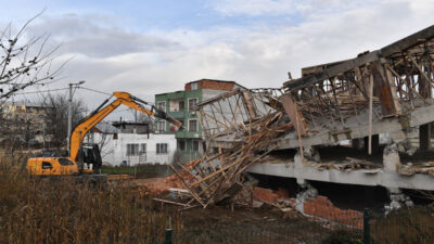 Osmangazi’de kaçak işyeri inşaat aşamasında yıkıldı