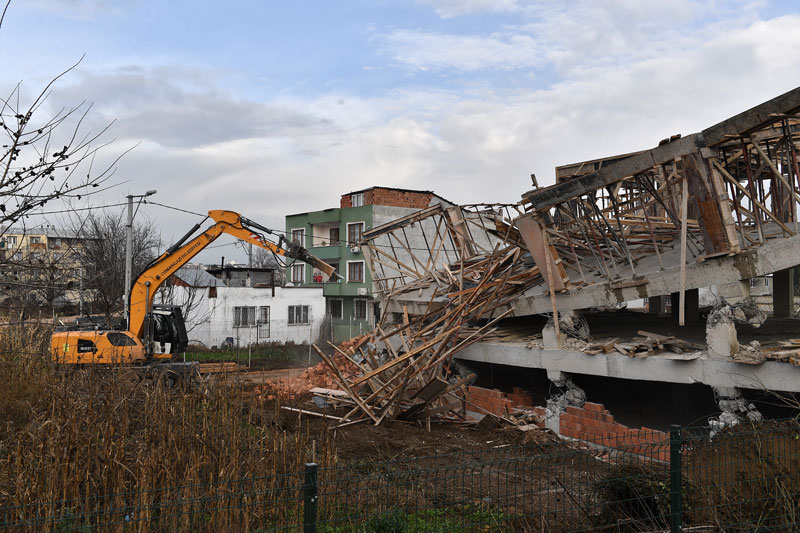 Osmangazi’de kaçak işyeri inşaat aşamasında yıkıldı