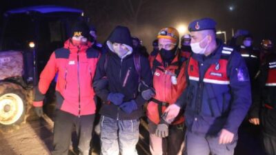 Gece yarısı Uludağ’da hareketli dakikalar! Mahsur kalan genci ‘Bayraktar’ kurtardı