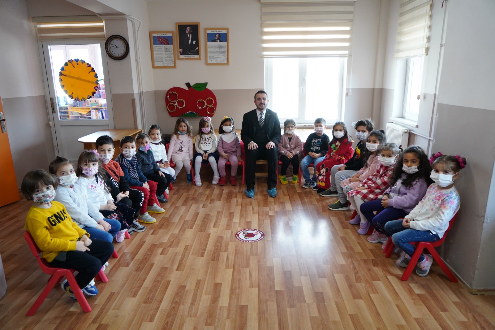 Başkan Önder Tanır öğrencilerin karne heyecanına ortak oldu