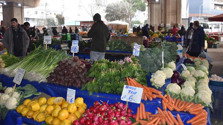 Soğuk havalar meyve ve sebzeyi vurdu! Fiyatlar iki katına çıktı Soğuk havalar meyve ve sebzeyi vurdu! Fiyatlar iki katına çıktı