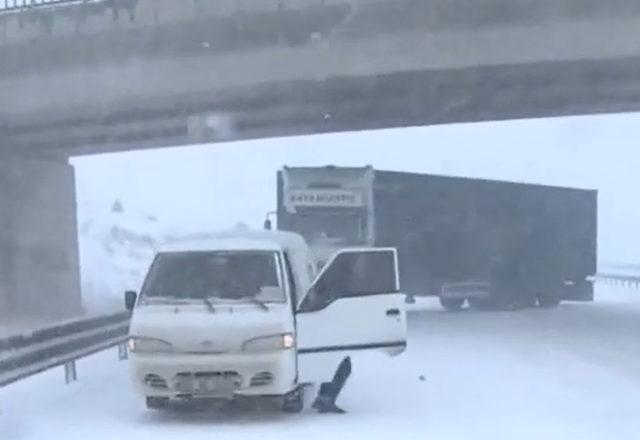 Bursa-Ankara karayolunda tehlikeli anlar! Son anda böyle kurtuldu