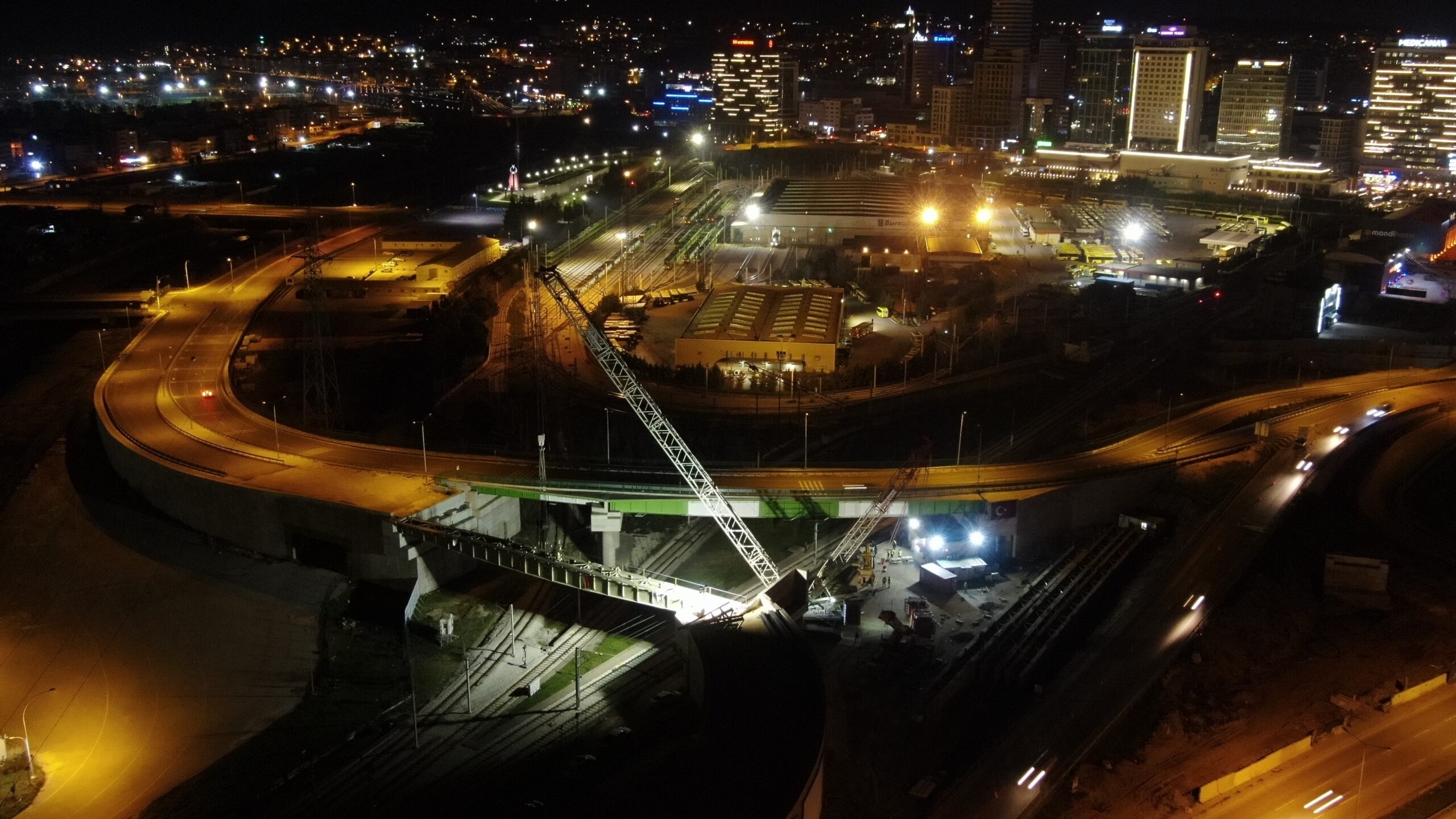 Bursa’da dev montaj! Her biri 130 ton ağırlığında…