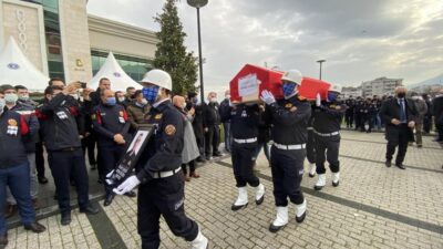 Bursa’da görev şehidi 4 itfaiye personeline gözyaşlarıyla veda