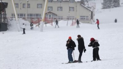 İstanbul’da kara hasret kalanlar Uludağ’a koştu