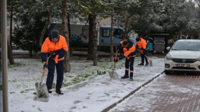 Nilüfer’de karla mücadele aralıksız sürüyor