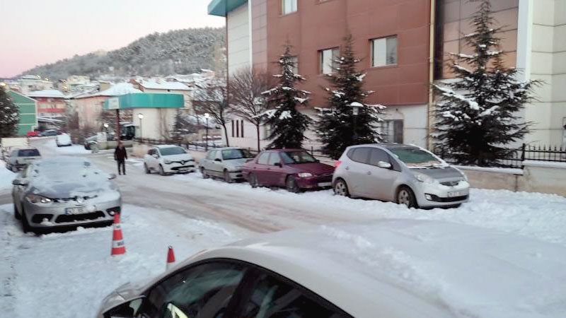 Bursa’nın o ilçesi eksi 14’ü gördü Bursa'nın Keles ilçesinde kar yağışının ardından dondurucu soğuk etkili oluyor.