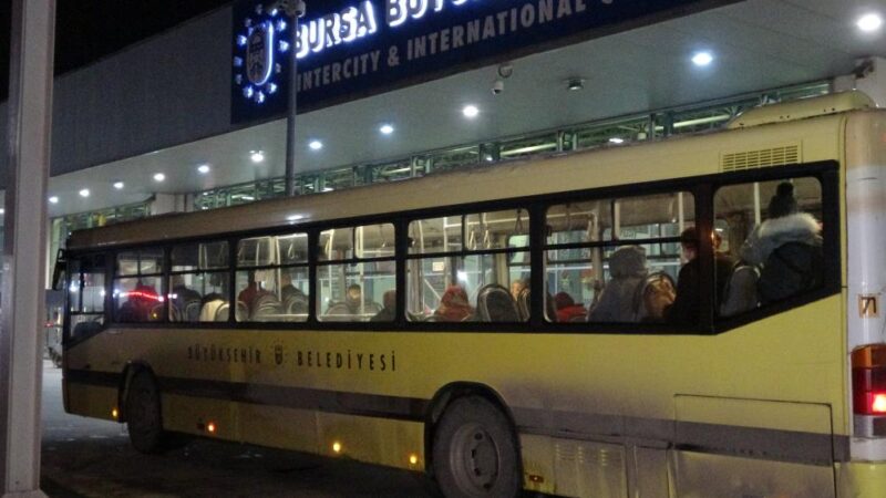 Bursa’dan İstanbul’a gidemeyen yolcular KYK yurtlarına yerleştirildi