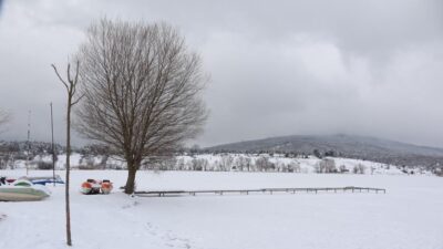 Bursa’daki doğa harikası gölet dondu