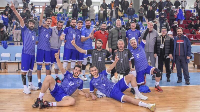 TVF Erkek Voleybol 2. Lig Grubunda mücadele eden Karacabey Belediyespor