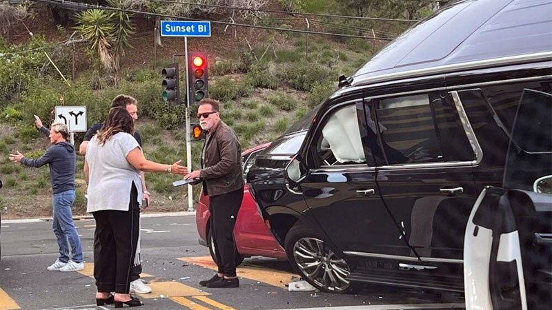 Ünlü oyuncu trafik kazası geçirdi