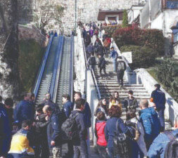 Bursa’da bu yürüyen merdivenlerin çalıştığını gören var mı?