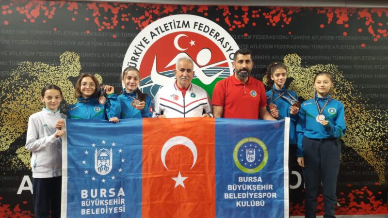 İstanbul'da düzenlenen U14 Salon Atletizm Türkiye Şampiyonası'nda Bursa Büyükşehir Belediyespor