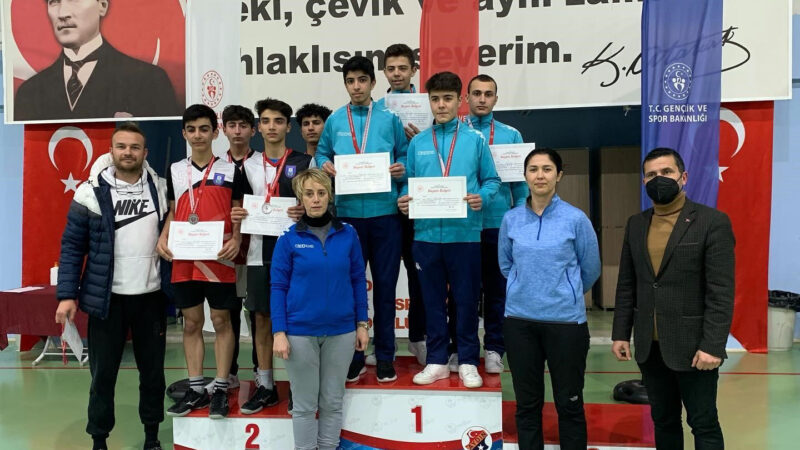 Osmangazi Belediyespor Badminton Takımı sporcuları, Okullar Arası Gençler Grup Şampiyonası’nda