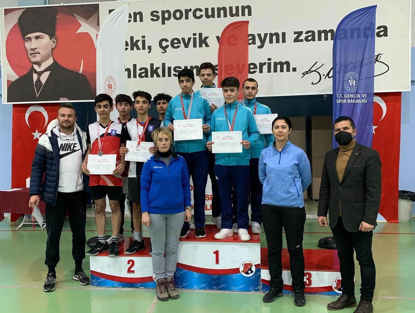 Osmangazili badmintoncular yeniden zirvede Osmangazili badmintoncular yeniden zirvede