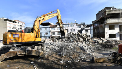 Osmangazi Belediyesi riskli alanda yıkımlara devam ediyor