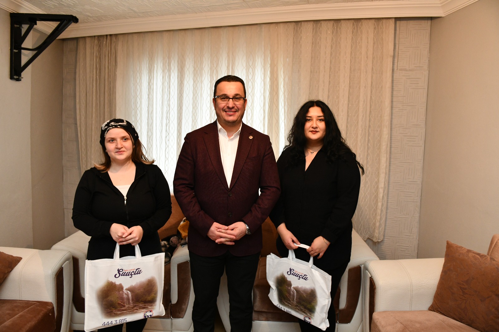 Mustafakemalpaşa’da ilmek ilmek sevgi örüyorlar Mustafakemalpaşa’da ilmek ilmek sevgi örüyorlar