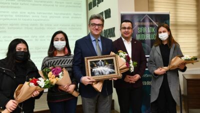 Mustafakemalpaşa’da çevreye duyarlı çocuk, organik çilek yetişecek