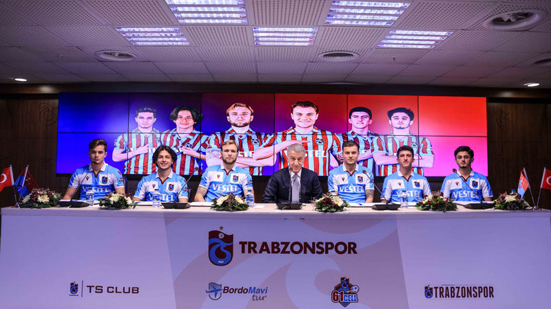 Bursaspor’dan Trabzonspor’a transfer olan 3 futbolcudan açıklama Bursaspor'dan Trabzonspor'a transfer olan Batuhan Kör, Kerem Şen, ve Taha
