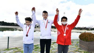 Satranç ustaları kupalarını aldı