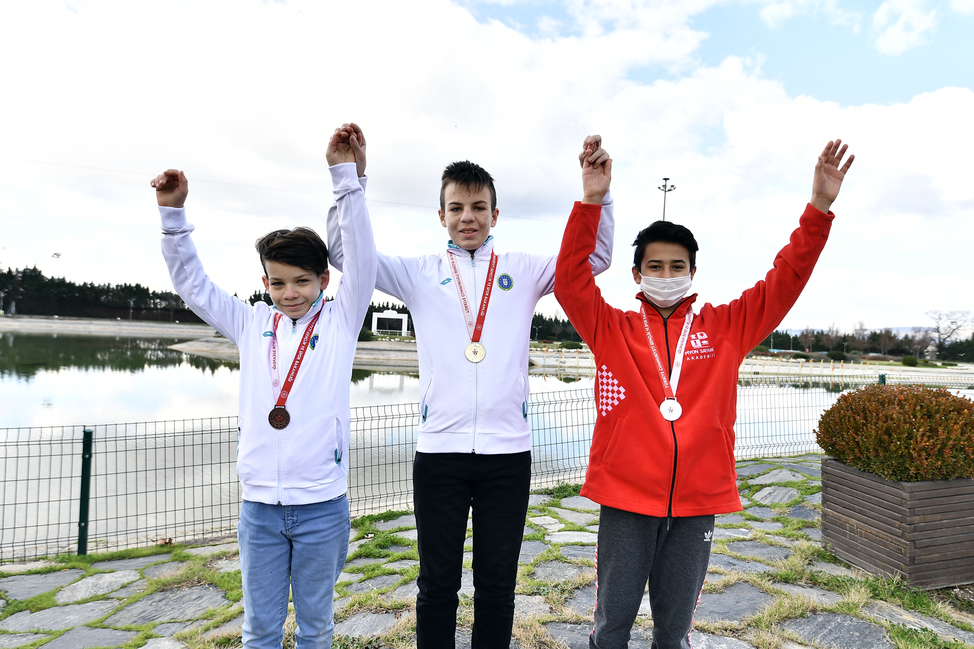 Satranç ustaları kupalarını aldı