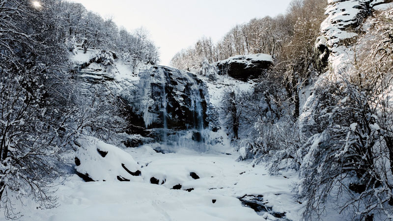 Suuçtu Şelalesi kışında büyülüyor