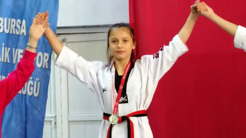 Osmangazi Belediyespor Taekwondo Takımı sporcularından Funda Yıldırım, Okullar Arası Yıldızlar