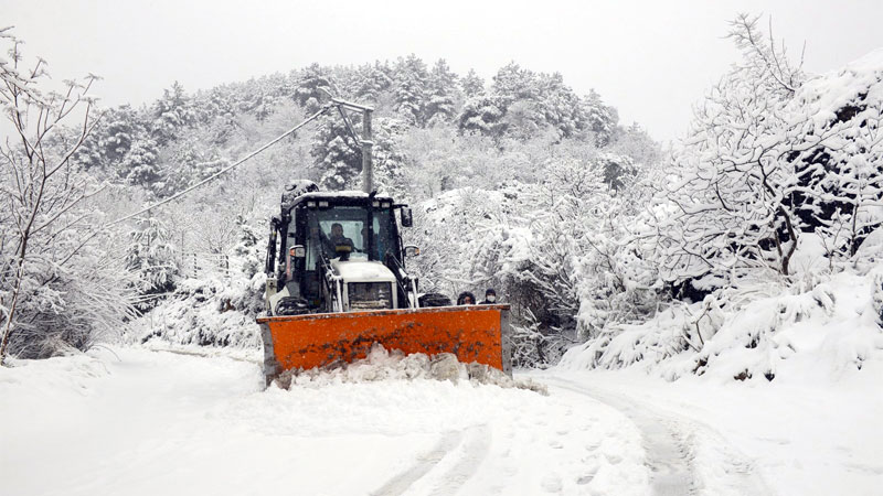Yıldırım Belediyesi’nden yoğun kar mesaisi