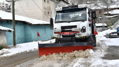 Osmangazi’de kardan kapanan yollara anında müdahale