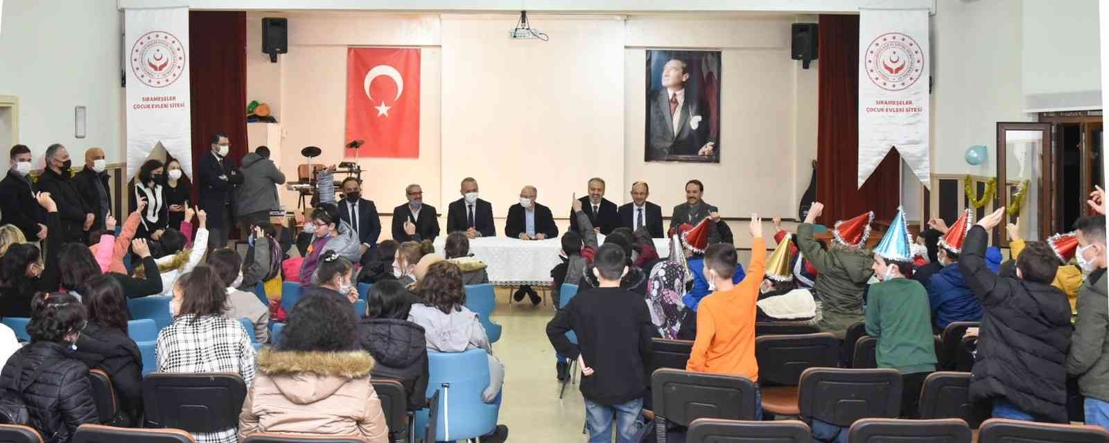 Başkan Aktaş, yeni yıla kimsesizlerle girdi