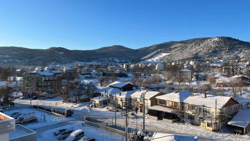 Bursa buz tuttu! Termometreler eksi 20’yi gördü Kar yağışı ve soğuk havanın etkili olduğu Bursa’da sabah saatlerinde