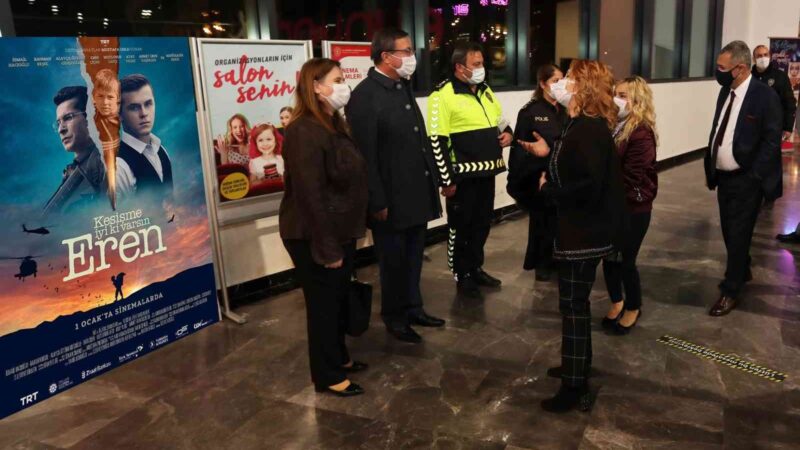 Bursa Emniyet Müdürü şehit aileleriyle birlikte ‘Kesişme, İyi ki Varsın Eren’ filmini izledi Bursa Emniyet Müdürü Tacettin Aslan, şehit aileleri ve yakınlarıyla birlikte