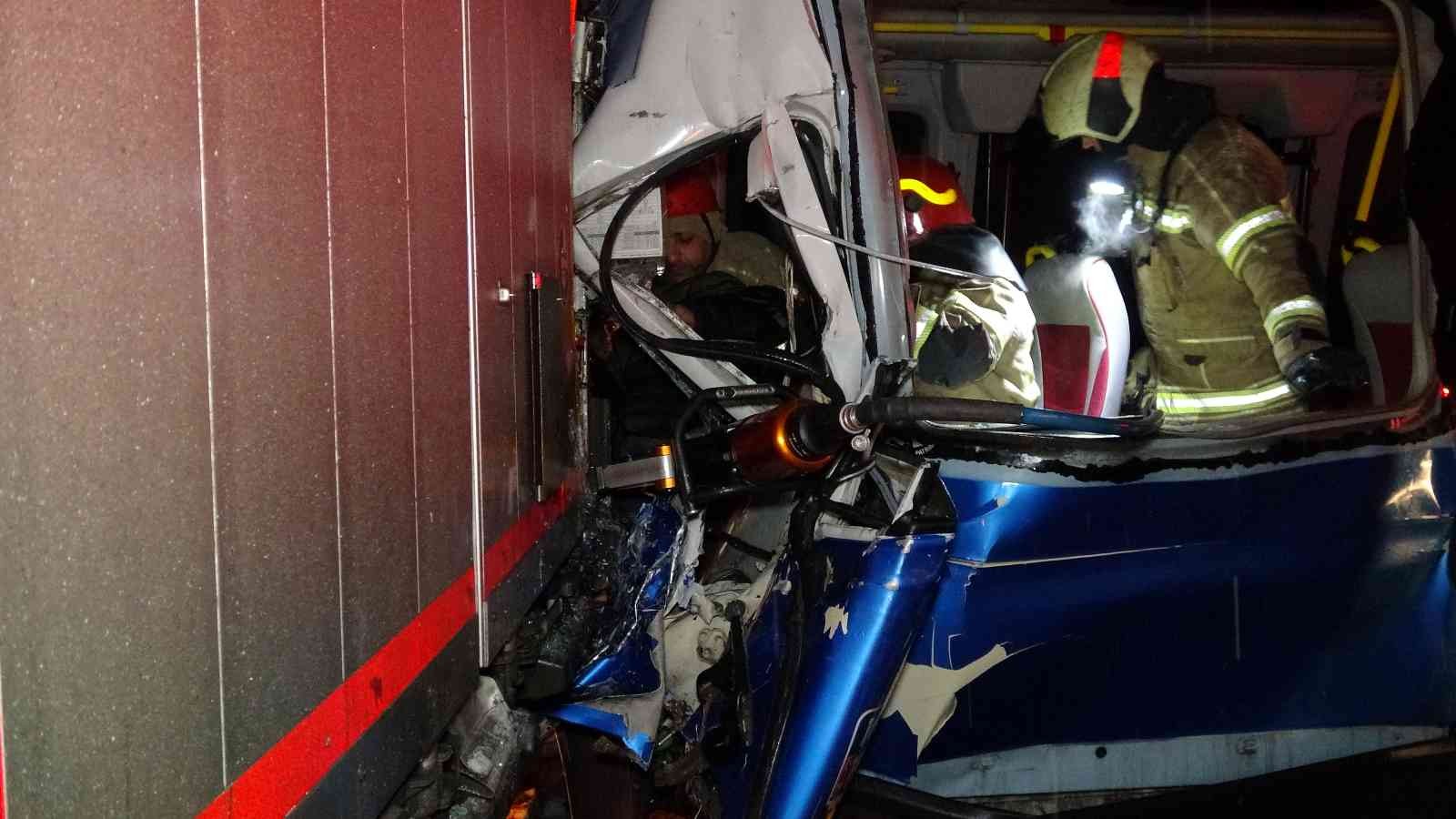 Bursa’da tır kazası! Yaralılar var…