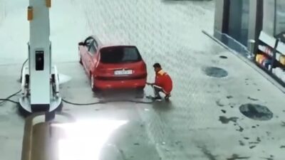 Bursa’da o anlar kamerada! Yumruklar havada uçuştu