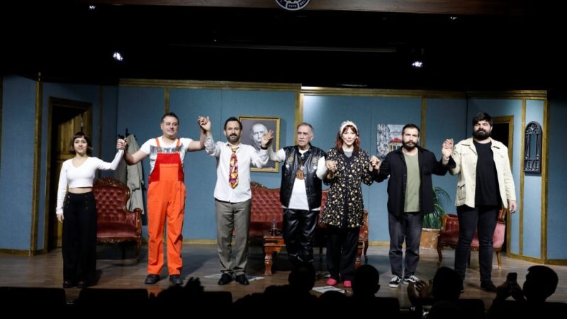 İnegöl’de ’Tam oldu derken’ rüzgarı kahkahalara boğdu İnegöl Belediyesi, Ocak ayı kültür sanat etkinlikleri kapsamında “Tam Oldu