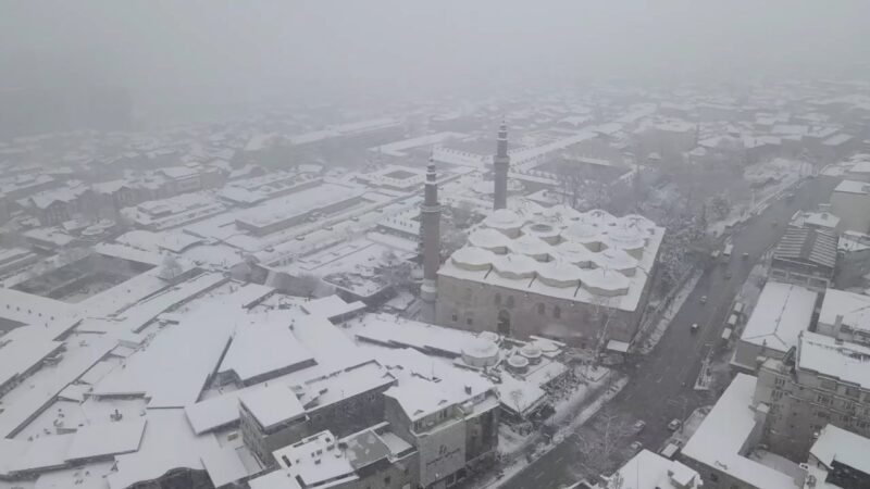 Bursa’daki yoğun kar yağışı böyle görüntülendi