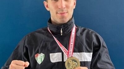 Bursasporlu boksör Yiğit Üs Türkiye şampiyonu oldu
