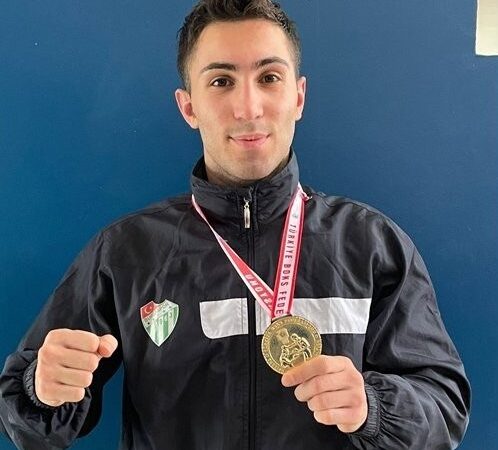 U22 Türkiye Boks Şampiyonasında, 60 kiloda Bursasporlu boksör Yiğit Üs