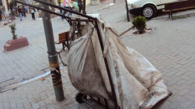 Bursa’da çekçekçiler yasaklansın açıklaması! Geri dönüşümcülerin yer arayışı sürüyor…