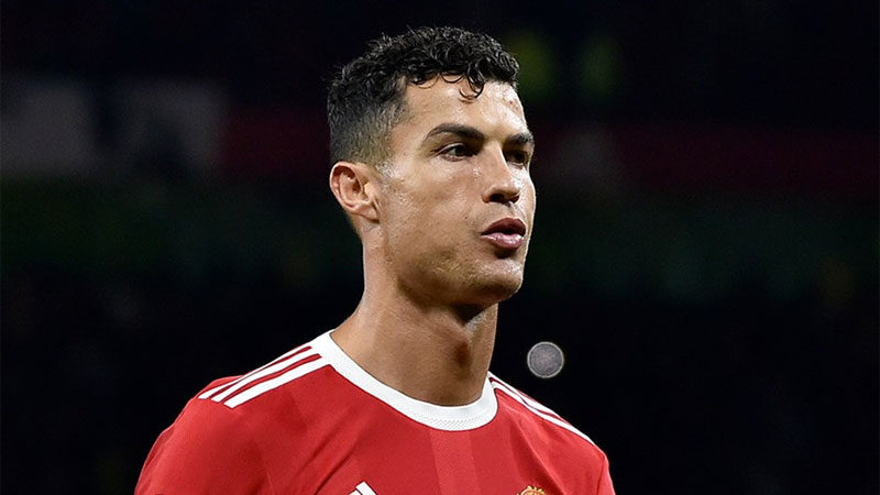Cristiano Ronaldo, yeni doğan ikiz çocuklarından birinin hayata tutunamadığını açıkladı.