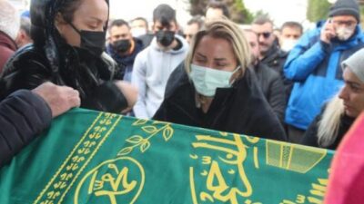Ünlü sunucu eşinin tabutuna sarılıp gözyaşı döktü