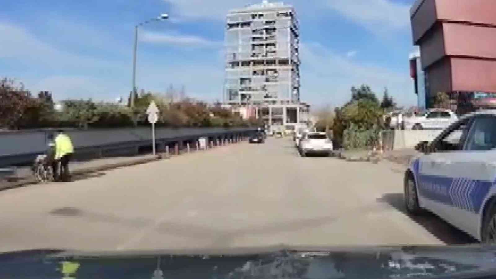 Bursa polisinden örnek davranış…