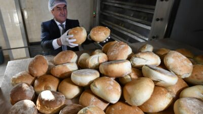 İstanbul ve Ankara Belediyelerine ekmekli mesaj