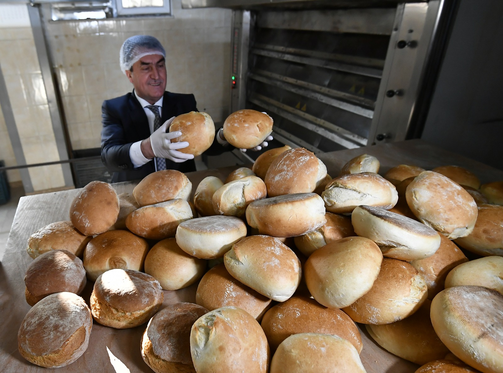 İstanbul ve Ankara Belediyelerine ekmekli mesaj