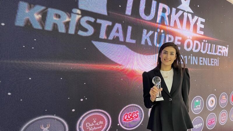 Bursa Büyükşehir Belediyespor Kulübü'nün olimpiyat madalyalı taekwondocusu Hatice Kübra İlgün,