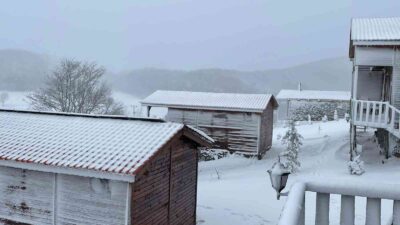 Bursa’nın o ilçesinde yüksek kesimlerde kar yağışı sürüyor