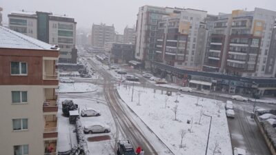 Bursa bembeyaz oldu! Yoğun kar var…