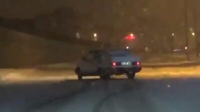 Bursa’da karda drift yapan araçlar kamerada